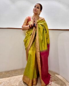 Vidya Balan Instagram - Gearing up for the festive season, candids and khushiyaan 🌺💛✨

Hair - @bhosleshalaka 
Makeup - @harshjariwala158