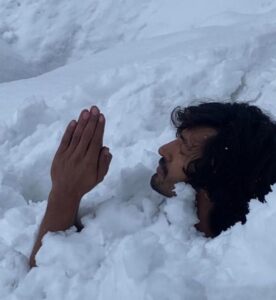 Vidyut Jammwal Instagram - My path is different…
I CHILL harder than you PARTY 🎉 

#ITrainlikeVidyutJammwal 
#martialarts 
#martialartist 
#kalaripayattu