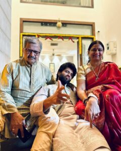 Vijay Deverakonda Instagram - Happy Diwali my Loves ❤️🤗