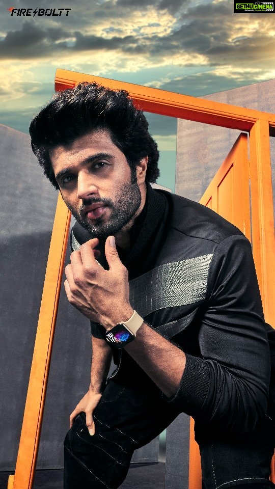 Vijay Deverakonda Instagram - No better time to announce a firecracker partnership with @fireboltt_ ⚡️ I’m beyond elated to announce myself as the newest Brand Ambassador for India’s No.1 Smartwatch Brand - FIREBOLTT⌚️ For me be it sets or real life, one thing that truly matters is time! I choose to embrace the essence of time with the style and functionality of FireBoltt smartwatches! 🔥 I have arrived with Fireboltt, now it’s time to IGNITE THE FIRE IN YOU!