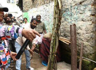 Vijay Sethupathi Instagram - Stills from the sets of #VetriMaaran's #Viduthalai. @soorimuthuchamy #ilaiyaraaja @elredkumar @udhay_stalin @rsinfotainment @redgiantmovies_ @peterheinoffl @mani.rsinfo #VelrajR @donechannel1 @ctcmediaboy
