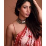 Warina Hussain Instagram - in life, find yourself a girl who’s got those dandiya moves……….just be mindful of your head ! 😛😗