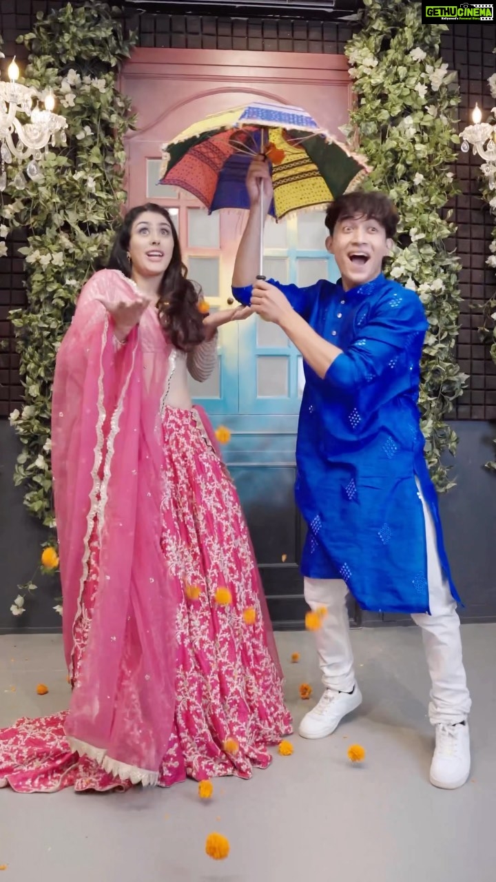 Warina Hussain Instagram - Who likes to do GARBA..?😍 @darshanravaldz @warinahussain #dholbajaa