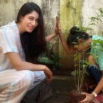 Warina Hussain Instagram - Such activities can turn into a fun session if you invite your buddies to join you 👯‍♀️🌳💜 #plantatree #givebacktonature #friends #naturelovers