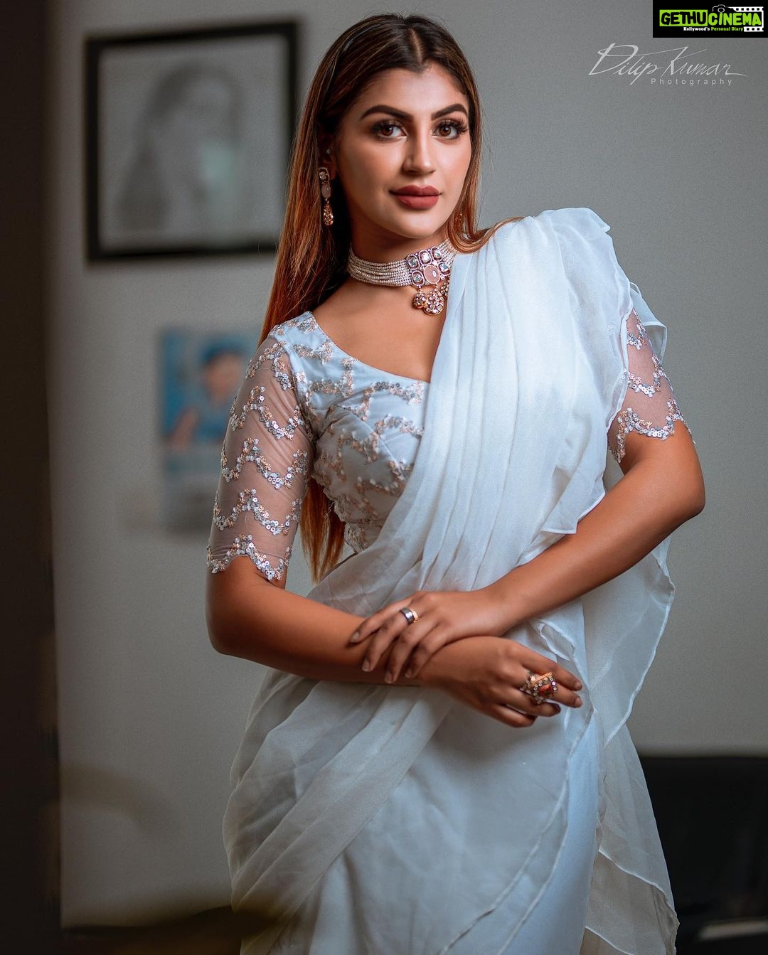 Yaashika Aanand Instagram - choose your fav 🤍 Styling @paviiiee_08 Wearing @suhanyalingamdesign Mua @pavihairandmakeup 📸 @denigram6991 Jewellery @konikajewellery