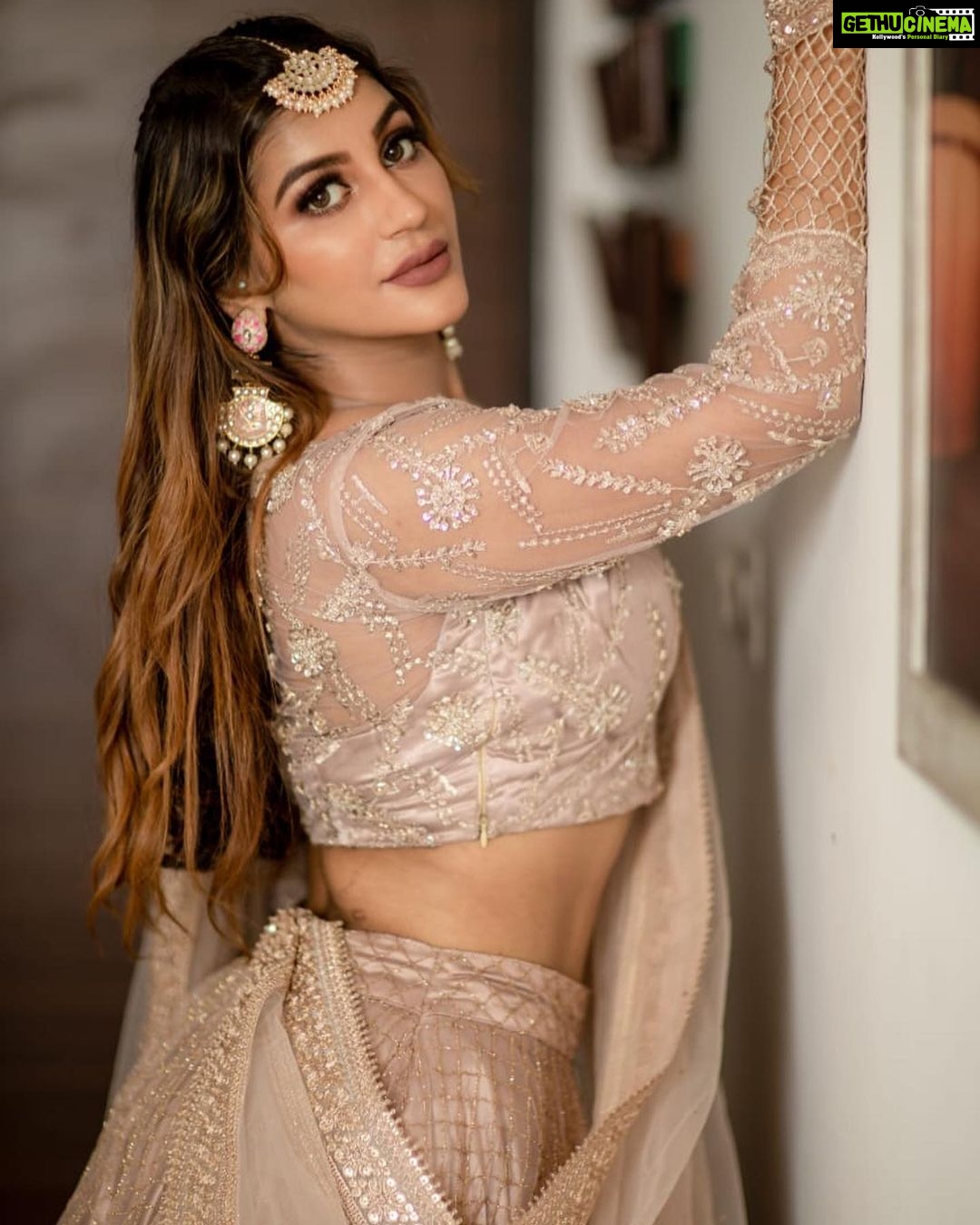 Yaashika Aanand Instagram - 💄 - @pavihairandmakeup 👗 - @thorkal_couture_official 📸- @camerasenthil Hairstyle - @ranjitha_hairstylist Shoot organised by @rrajeshananda Jewellery @rahman_jewellery