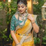 Yaashika Aanand Instagram – Choose your fav 🌻✨
Mua @divyamakeupandhair 
📸 @sarancapture 
Blouse @ishithaa_design_house 
Styling @mehndi_jashnani
Saree @weaveinindia 
Jewelrey @mspinkpantherjewel Fika Chennai