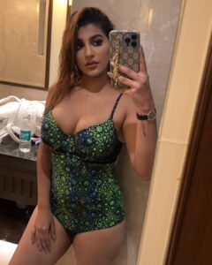 Yaashika Aanand Instagram - Let me distract you 🌚😳
#scars #yashika #mirrorselfie #explore