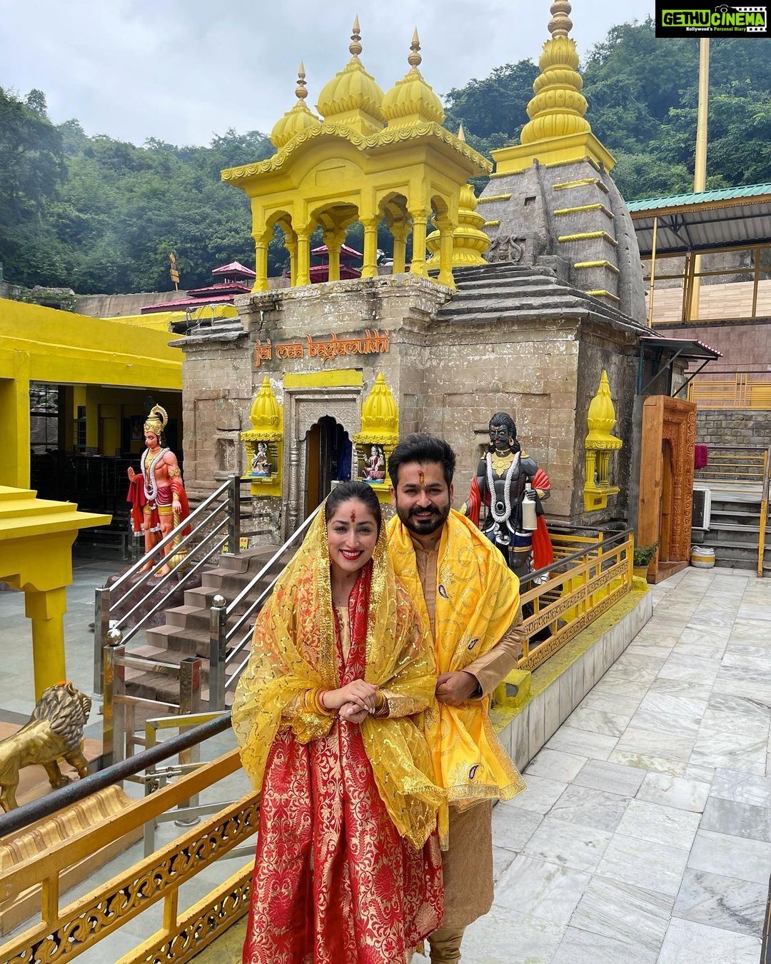Yami Gautam Instagram - Took blessings at Baglamukhi Mata mandir. 🙏🏻 The last 2 days that we spent visiting the Shaktipeeth temples have been one of the most unforgettable experiences of my life. These temples are the epicentre of divine strength & faith. 🙏🏻😇