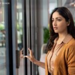 Yami Gautam Instagram - Chor Nikal Ke Bhaga, par kaha?👀 We'll tell you jald hi, only on Netflix! #HarDinFilmyOnNetflix