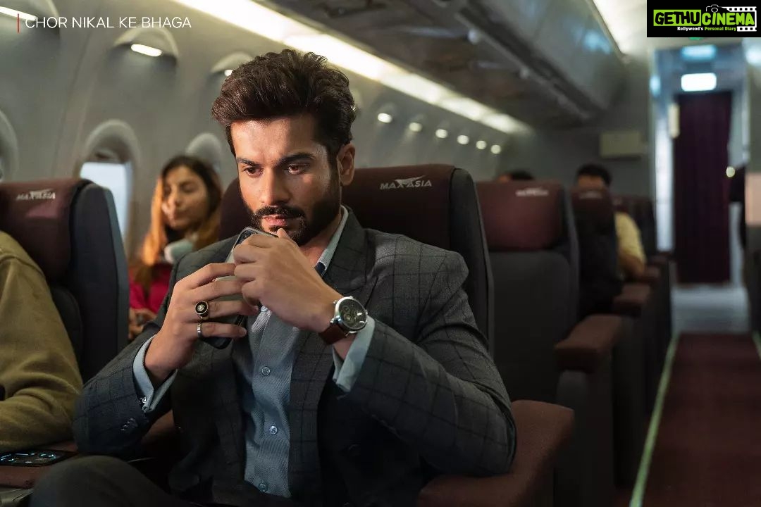 Yami Gautam Instagram - Chor Nikal Ke Bhaga, par kaha?👀 We'll tell you jald hi, only on Netflix! #HarDinFilmyOnNetflix