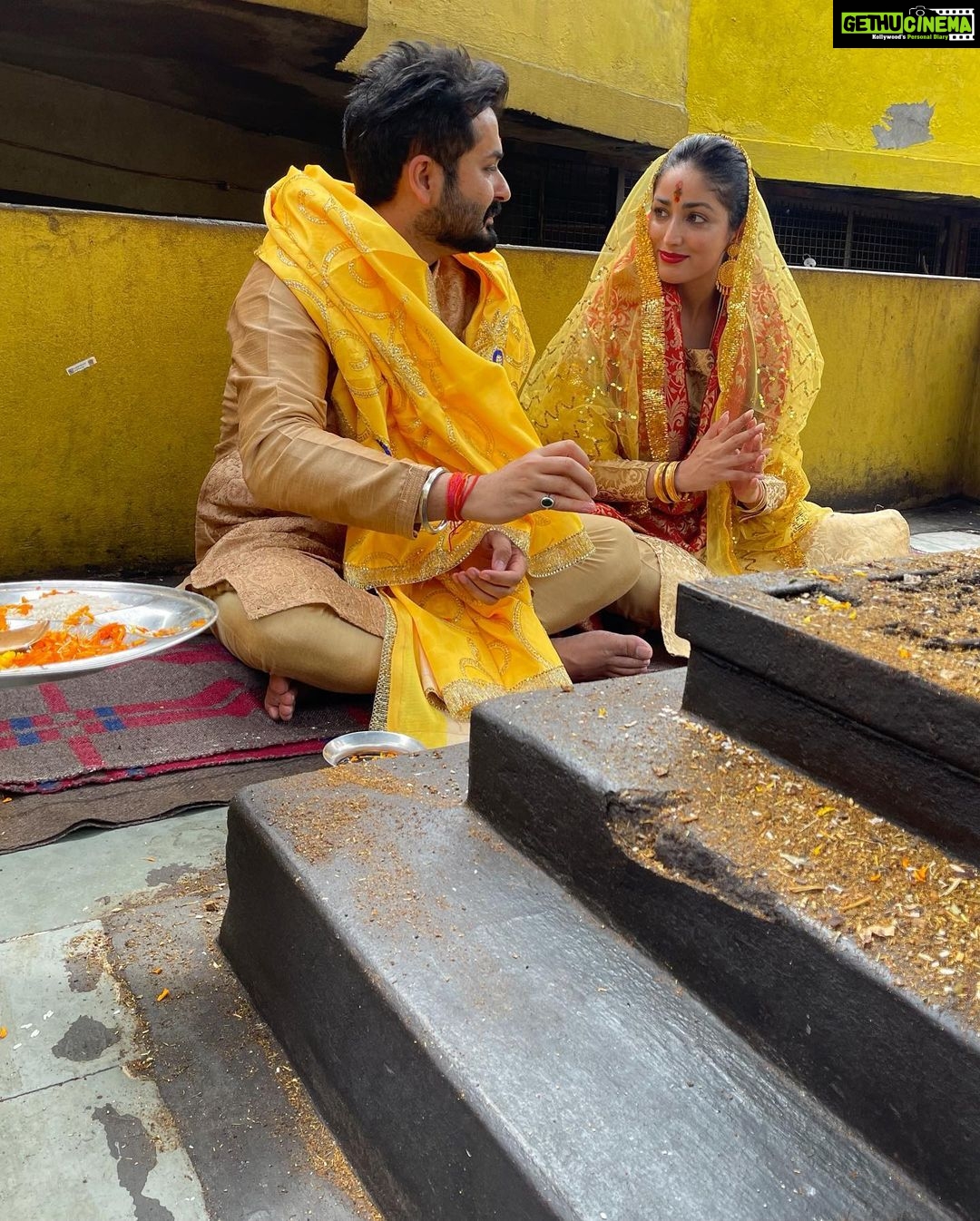 Yami Gautam Instagram - Took blessings at Baglamukhi Mata mandir. 🙏🏻 The last 2 days that we spent visiting the Shaktipeeth temples have been one of the most unforgettable experiences of my life. These temples are the epicentre of divine strength & faith. 🙏🏻😇