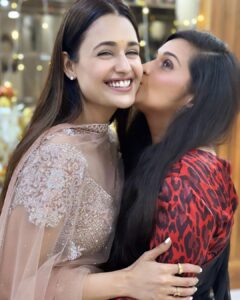 Yuvika Chaudhary Instagram - Happy Diwali everyone ❤️ Outfit- @lalitdalmiaofficial
Styled by- @junejasanchi