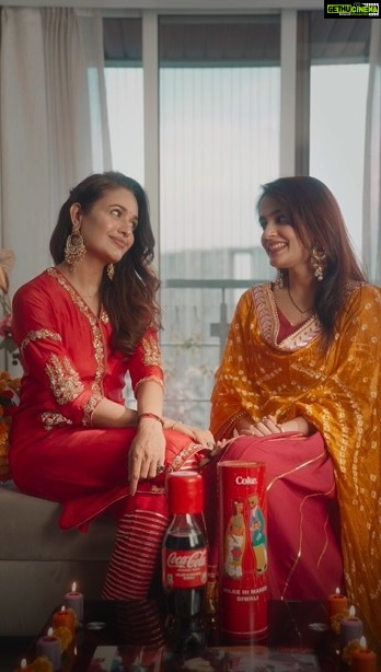 Yuvika Chaudhary Instagram - Mithaiyan, diye aur naye kapde toh theek hai, par Diwali ka asli mazaa toh apno ke saath manane mein hai! Iss saal maine Locked Coke Invitation ke zariye meri bhabhi ko invite karke Diwali manayi. @dr.aparna2810 Aap bhi Locked Coke bhejiye aur Diwali apne friends and family ke saath celebrate kariye! Visit www.coke2home.com/coke-lock to order your Locked Coke. #MilkeHiManegiDiwali #CocaCola #Diwali2022 #yuvikachaudhary