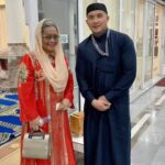 Aaron Aziz Instagram - Selamat menyambut ulang tahun baru wishing a very very Happy Birthday kpd YAM Tengku Puteri Seri Kemala. Semoga ALLAH sentiasa lindungi YAM TPSK dari kezaliman manusia, dari segala penyakit wabak, dari segala bencana & dan dari segala gangguan syaitan dan Jin. Memang cukup kenal diri saya. YAM TPSK selalu permudahkan and make it feel so warmth and welcome. Abg kan jenis tak pandai paling tak pandai nak bawak diri di apa apa majilis yg penuh dgn VVIP. So she always makes me feel at home. Thank you so much YAM TPSK @tengku.aishah for always remembering me. A very Humble and earnest Princess indeed. May ALLAH always give you the best in this Dunia and akhirat. Ameen
