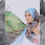 Aaron Aziz Instagram – Assalamualaikum! Have u seen our Kota Bali design from our Bali Travel Series? There are 4 designs in total Insya ALLAH 

Available in Shawl, Tri Scarf and Lush (Snood) 

Get it now at 59 Arab Street. Just above @therightlook.sg or www.diyanahalik.sg www.diyanahalik.com 

@diyanahalikcom #dhtravelseries