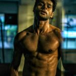 Abhimanyu Dasani Instagram - Don't sweat the small stuff 🥤 📸 @vaibhav.photograaphy #midweek #thursday #workout #abs #sweat #motivation #midweekmotivation #gym #fitlife #fitness #fitfam #diet #look #love #mensphysique #throwback