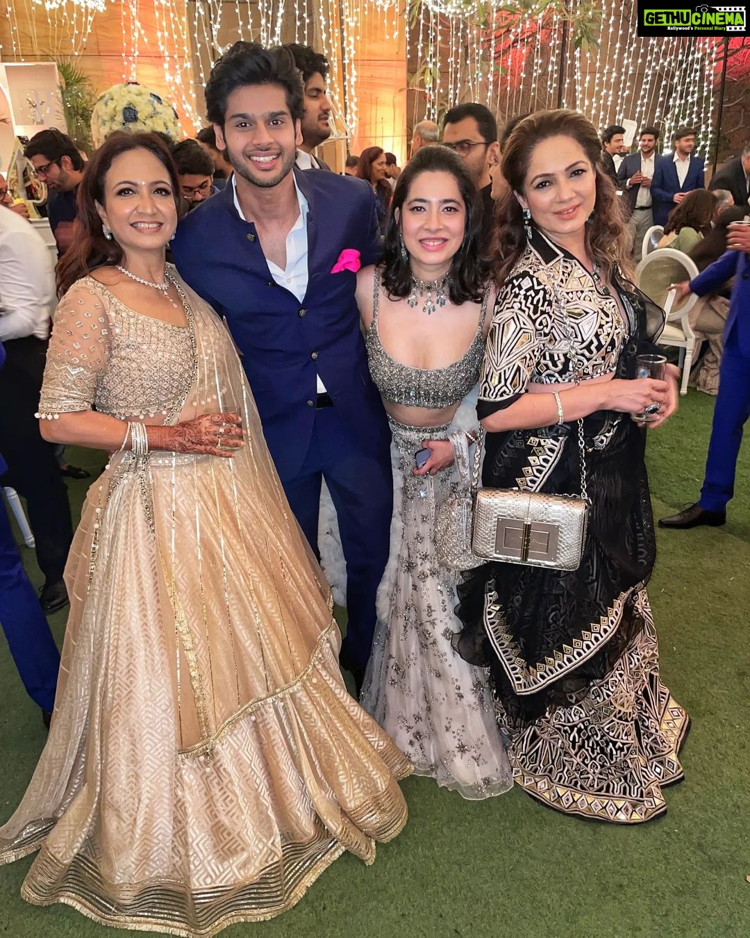 Abhimanyu Dasani Instagram - Don't call me aunty squad. #aboutlastnight