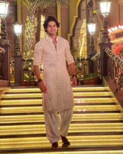 Abhimanyu Dasani Instagram - Stop and stair