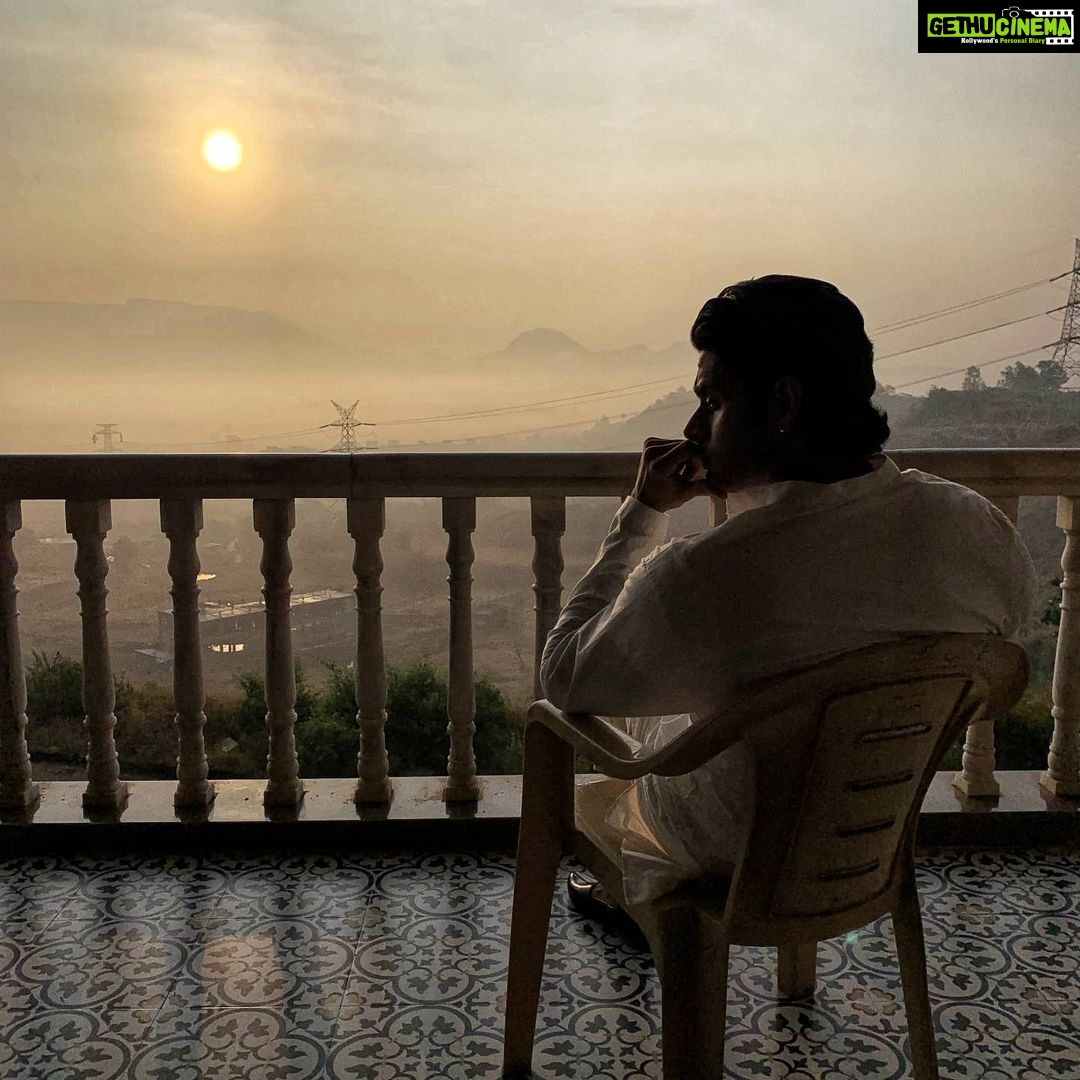 Abhimanyu Dasani Instagram - Watch more sunrises unless you watch #MeenakshiSundareshwar then watch more @netflix_in 😜 📸 @serial_blender