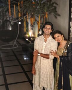 Abhimanyu Dasani Instagram - Light up your lives with hopes and dreams ✨
.
#happydiwali 
#diwali #2021