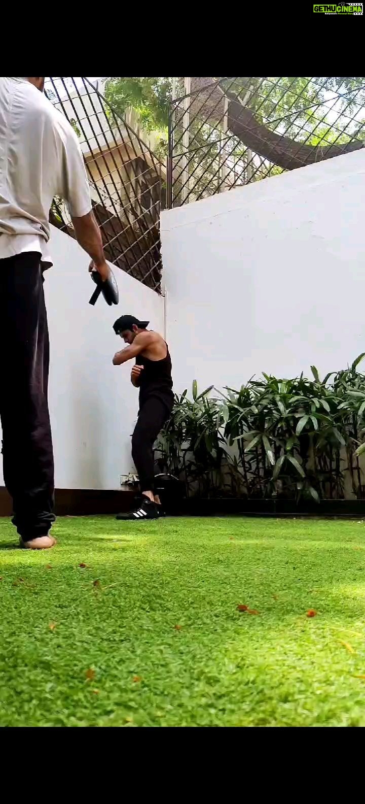 Abhimanyu Dasani Instagram - Time to level up 🥤 #fitness #martialarts #mondaymotivation #reelitfeelit #reelsinstagram