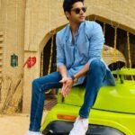 Abhimanyu Dasani Instagram - Pay your blues #mondaymood