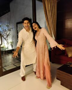 Abhimanyu Dasani Instagram - Swipe - Serving looks instead of mithais 😝✨
#diwali #happynewyear