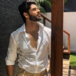 Abhimanyu Dasani Instagram - At first I didn't like the beard but then it grew on me 🧔🏻😝 #quarantinelife #summerlove Mumbai, Maharashtra