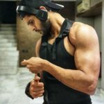 Abhimanyu Dasani Instagram – Rise Above the Noise.
.
.
 Thank you for these headphones @madgroupdigital  @toreto.india
 To know more : http://bit.ly/2uflO3K
#Toreto #Lockdown #IndiaFightsCorona #Music #Headphones #Workoutquarantinelife #stayhome #staystrong #staypositive #white  #actor #bollywood  #mood #portrait  #india  #dubai #mydubai  #fitness #fitfam #biceps #india #workoutathome  #instagood #love #instamood #gym #health #fitnessmodel #quarantinelife Home Sweet Home