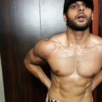 Abhimanyu Dasani Instagram - Ab Meri Bari. (#covid19 You can take away our gyms but you can't take away our muscles 😝🤦🏻‍♂️ #corona ) #NotSoNikamma Mumbai, Maharashtra