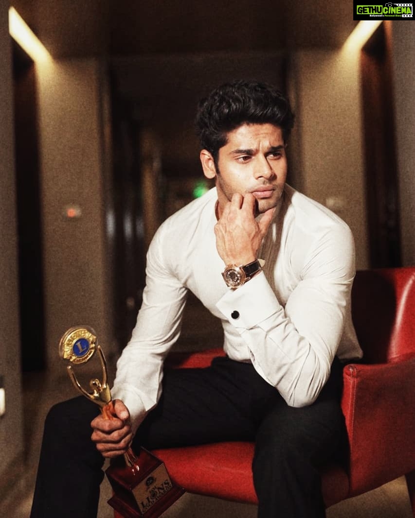 Abhimanyu Dasani Instagram - You know what this means right !? Gotta work harder than before. 📸 @swapnil.nayak.photography Mumbai, Maharashtra