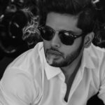 Abhimanyu Dasani Instagram - Met a female dragon, had a fire conversation. . #caption #blackandwhite #actor #potrait #smoke #sunglasses #white #model #menwithclass #menwithstyle #mydubai #beard #streetstyle #casting #hollywood #bollywood #hairstyles Mumbai, Maharashtra