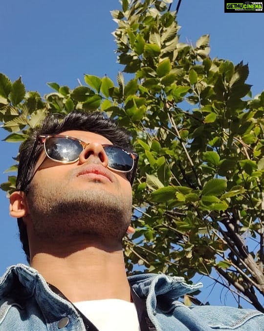 Abhimanyu Dasani Instagram - Dammnmn Son #2020 so bright 🕶️ Dubai, United Arab Emirates