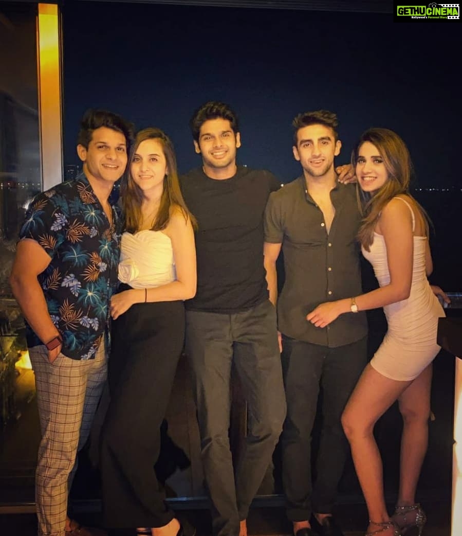 Abhimanyu Dasani Instagram - Taking 3rd wheeling to another level .#CanYouRelate #youcantevenstandwithus Malabar Hill, Maharashtra, India