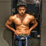 Abhimanyu Dasani Instagram - I ABSolutely need to take a shower... Hai na ? #india #thankgoditsmonday #mondaymotivation Mumbai, Maharashtra