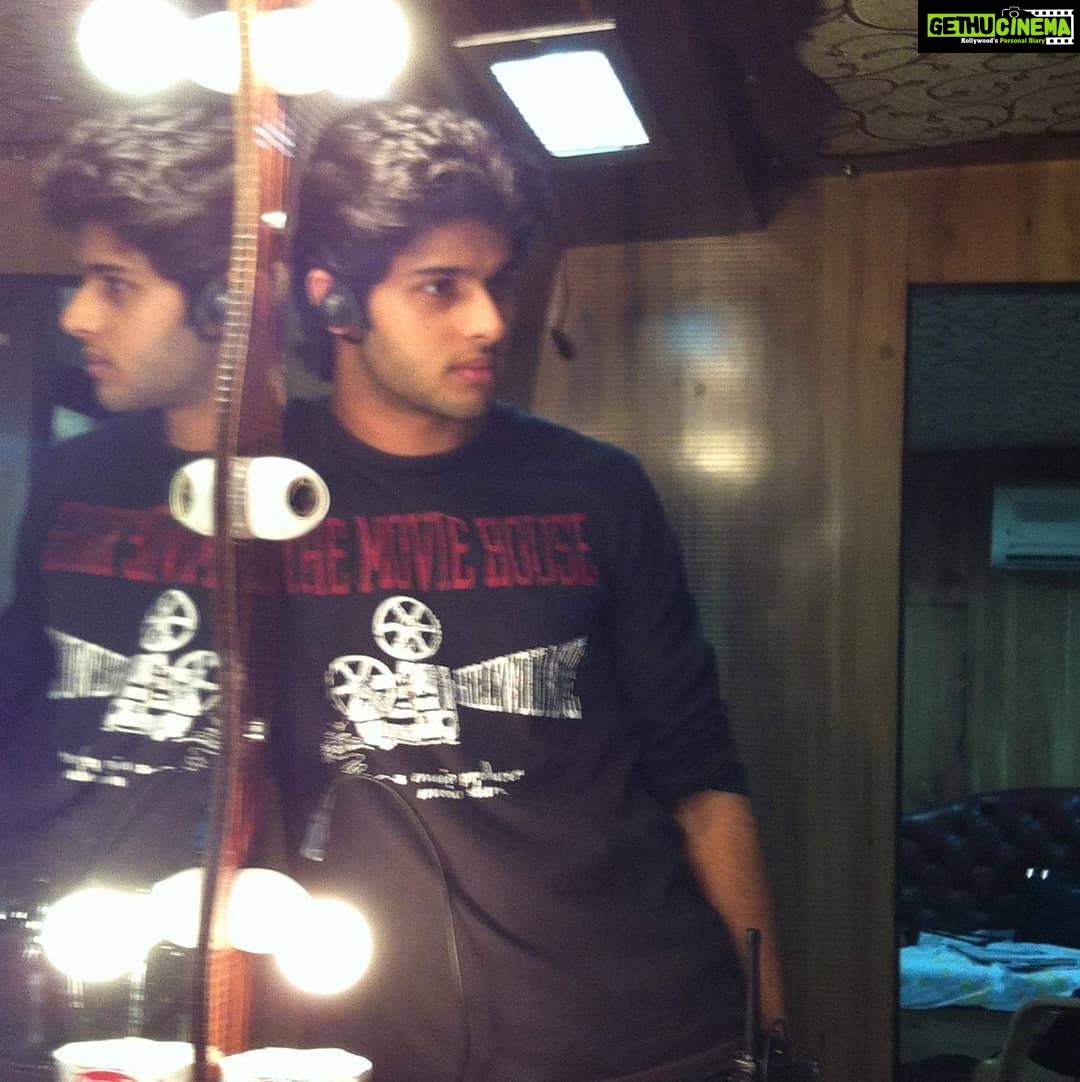 Abhimanyu Dasani Instagram - 📸 by @ayushmannk 7 years ago! When AD was an Ad 🙆🏼♂️ #throwback #assistantdirector #patience #hardwork Mumbai, Maharashtra