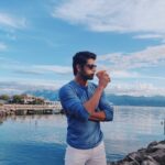 Abhimanyu Dasani Instagram – Caffeine and Clouds ☕☁️
📸 @niveditahiggins Lausanne Ouchy – Embarcadère N2 – Lausanne/Thonon Les Bains