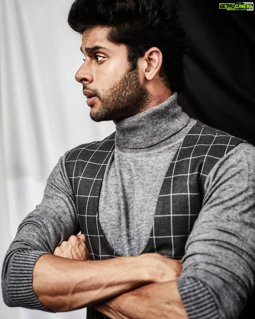 Abhimanyu Dasani Instagram - Grey's Anatomy. #50shades 📸 @frontrowgypsy 💁🏼♂️ @makeupbyriddhima 🧥 @theanisha Mumbai, Maharashtra