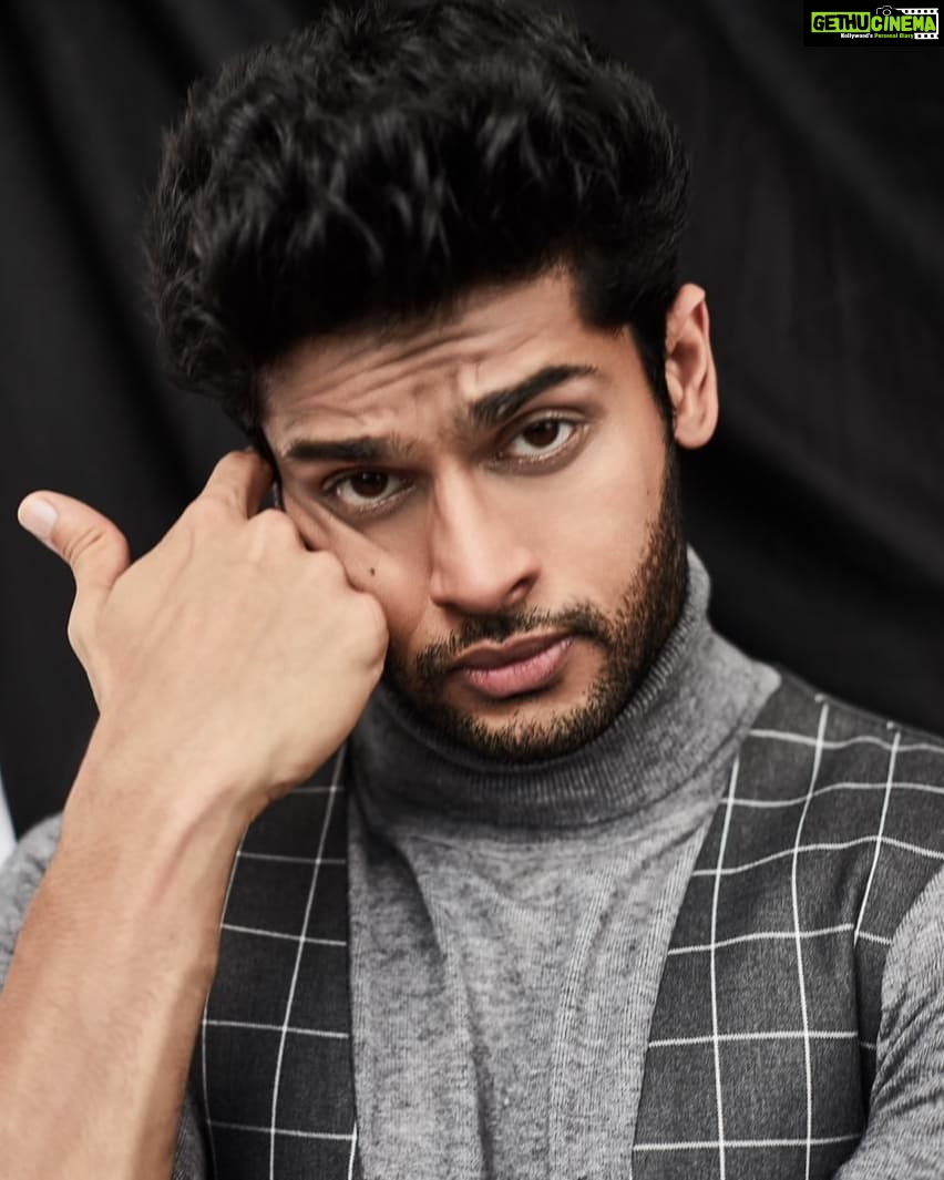 Abhimanyu Dasani Instagram - Maybe I was born with it maybe it's Maybelline. #unpaidpost 🤭. 📸 @frontrowgypsy 🧥 @theanisha 💁♀️ @makeupbyriddhima