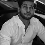 Abhimanyu Dasani Instagram - When you tryna cheat & the teacher looks your way 🤔 #SochnaPadega #BachGaya 📸 @frontrowgypsy 💁🏽‍♂️ @makeupbyriddhima Mumbai, Maharastra