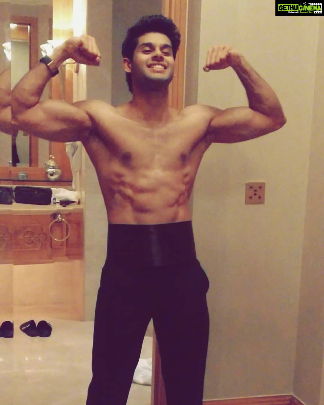 Abhimanyu Dasani Instagram - Thank God it's Mondayyyyy #mondaymotivation Los Angeles, California