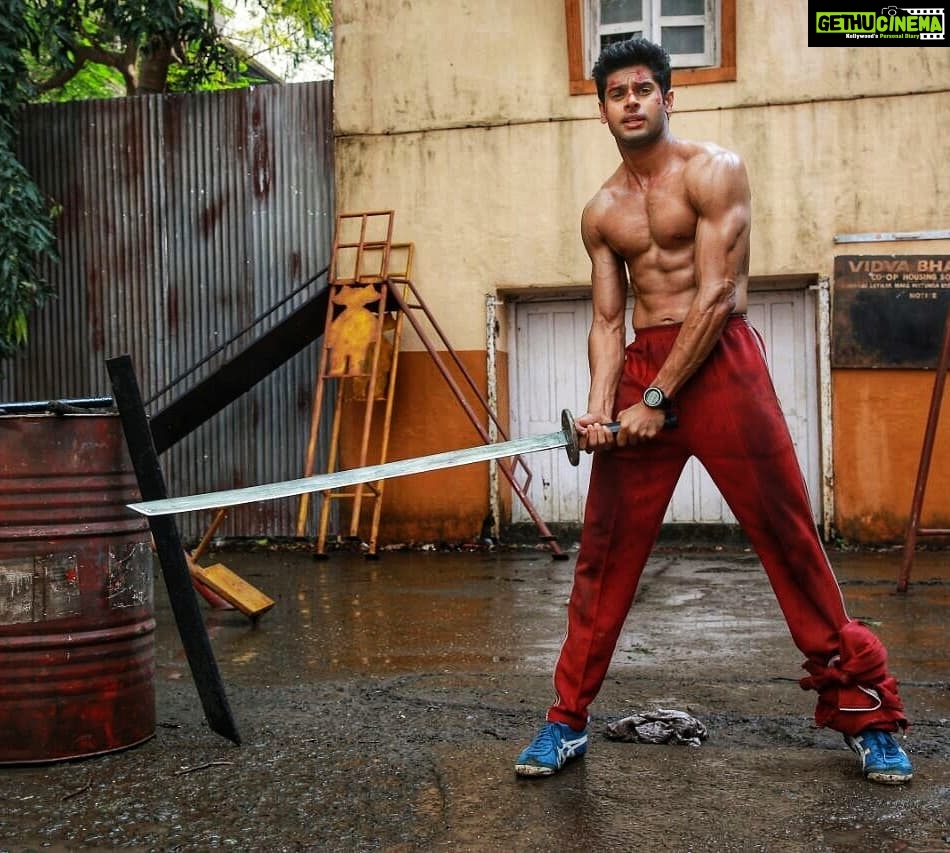Abhimanyu Dasani Instagram - Paani is mightier than the sword (Suryas Logic) #mondaymotivation #mardkodardnahihota Bandra Mumbai India