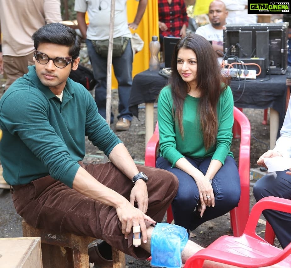 Abhimanyu Dasani Instagram - #bts - Haath, pair, mooh, naak kuch bhi phoot Jaye pata Nahi chalta! #MardKoDardNahiHota Golden Tobacco Company