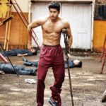 Abhimanyu Dasani Instagram - It's Monday! Surya. #mondaymotivation #mardkodardnahihota #themanwhofeelsnopain Bandra Mumbai India