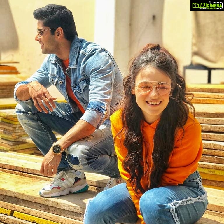 Abhimanyu Dasani Instagram - Casually promoting #kesari 😝 kyun ki #MardKoDardNahiHota Mehboob Studio