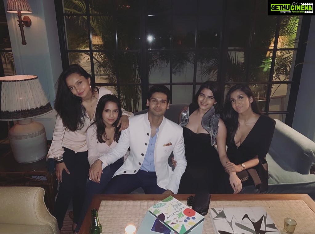 Abhimanyu Dasani Instagram - Home team 👊🏾 Soho House Mumbai