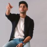 Abhimanyu Dasani Instagram - #repost @bookmyshowin swipe through to see my award winning hair flip 💁🏽‍♀️ with my favorites @by.the.gram 🎥❤️