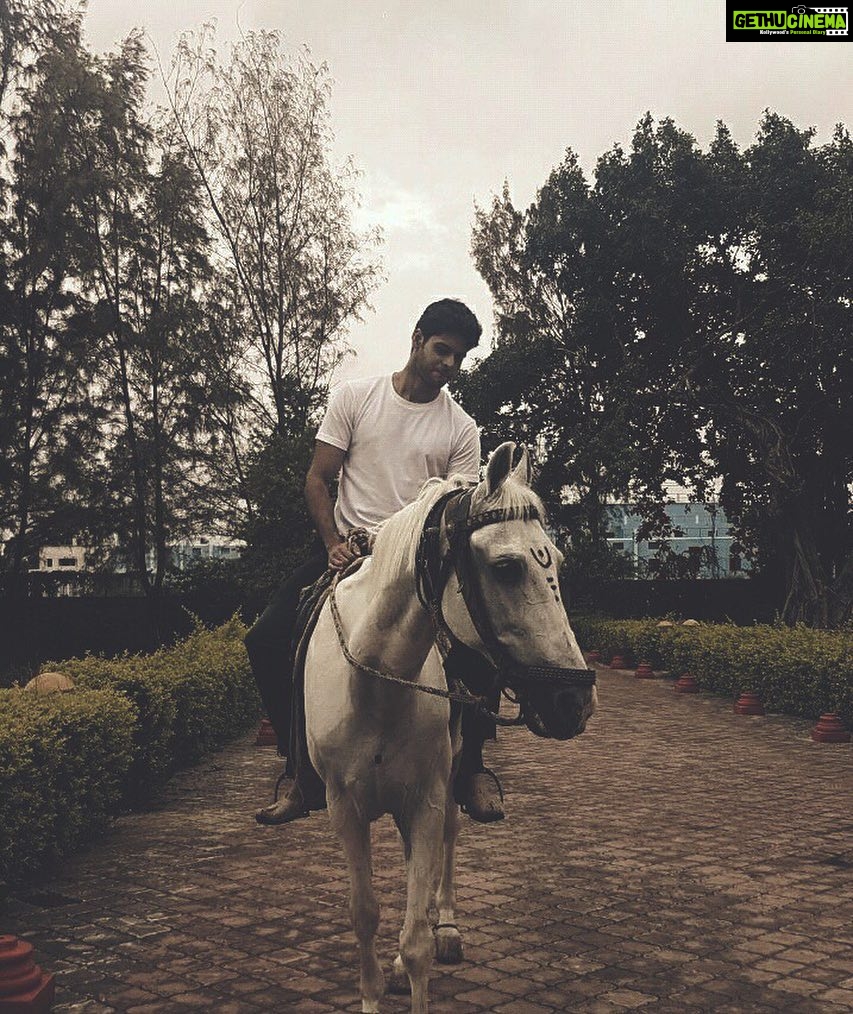 Abhimanyu Dasani Instagram - Reign on
