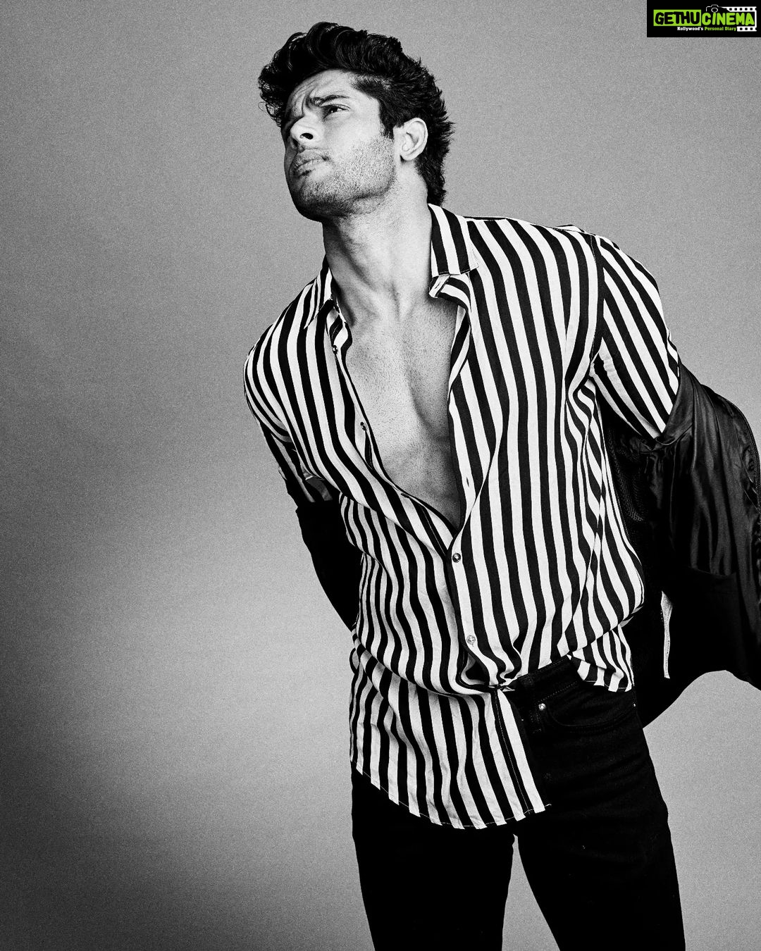 Abhimanyu Dasani Instagram - I wear stripes cause I don't want to be spotted 😜 . 📸 @frontrowgypsy #blackandwhite #stripes #photoshoot #look #throwback Mumbai, Maharashtra